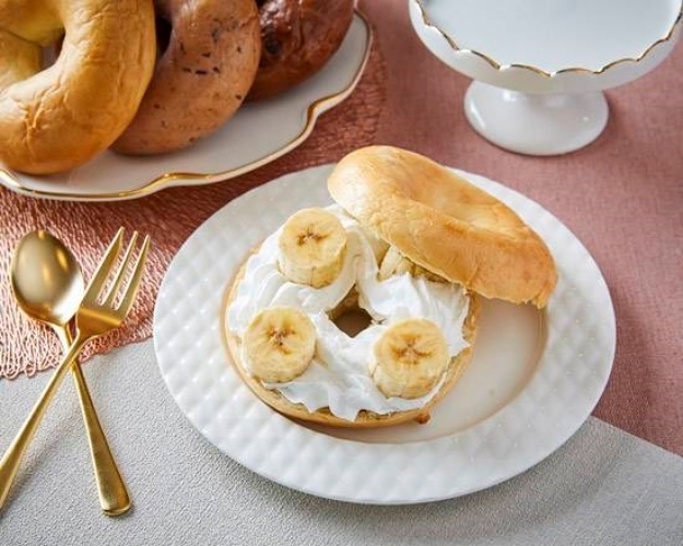 105■ホイップ×バナナベーグル Whipped Cream x Banana Bagel