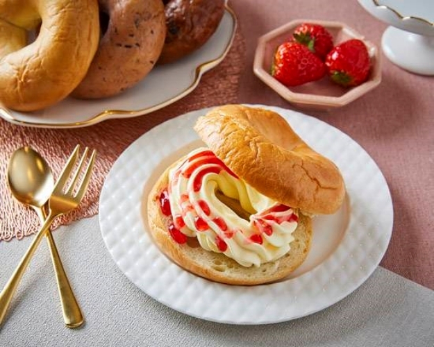 303■マスカルポーネクリーム×ストロベリーソースベーグル Mascarpone Cream x Strawberry Sauce Bagel