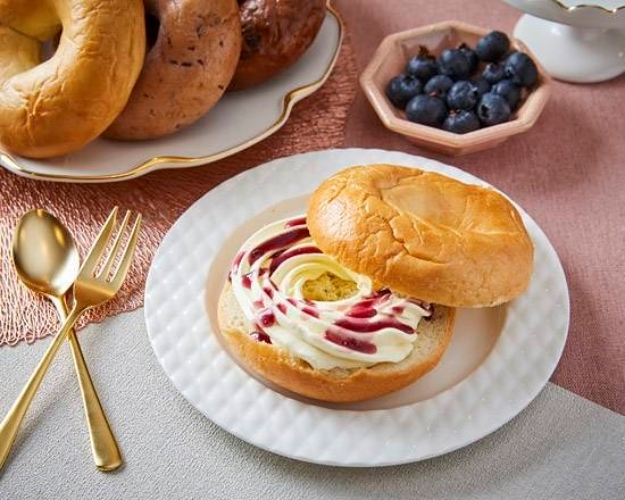 304■マスカルポーネクルーム×ブルーベリーソースベーグル Mascarpone Cream x Blueberry Sauce Bagel